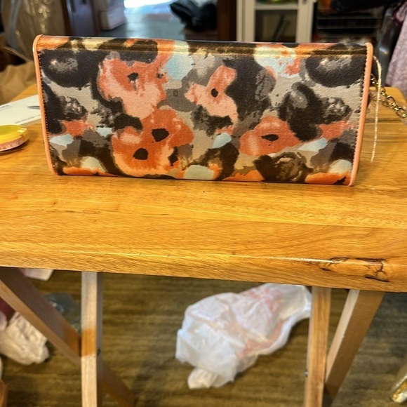 New with tags Aldo clutch or Crossbody bag. This the bag has as silver chain. - Picture 2 of 6